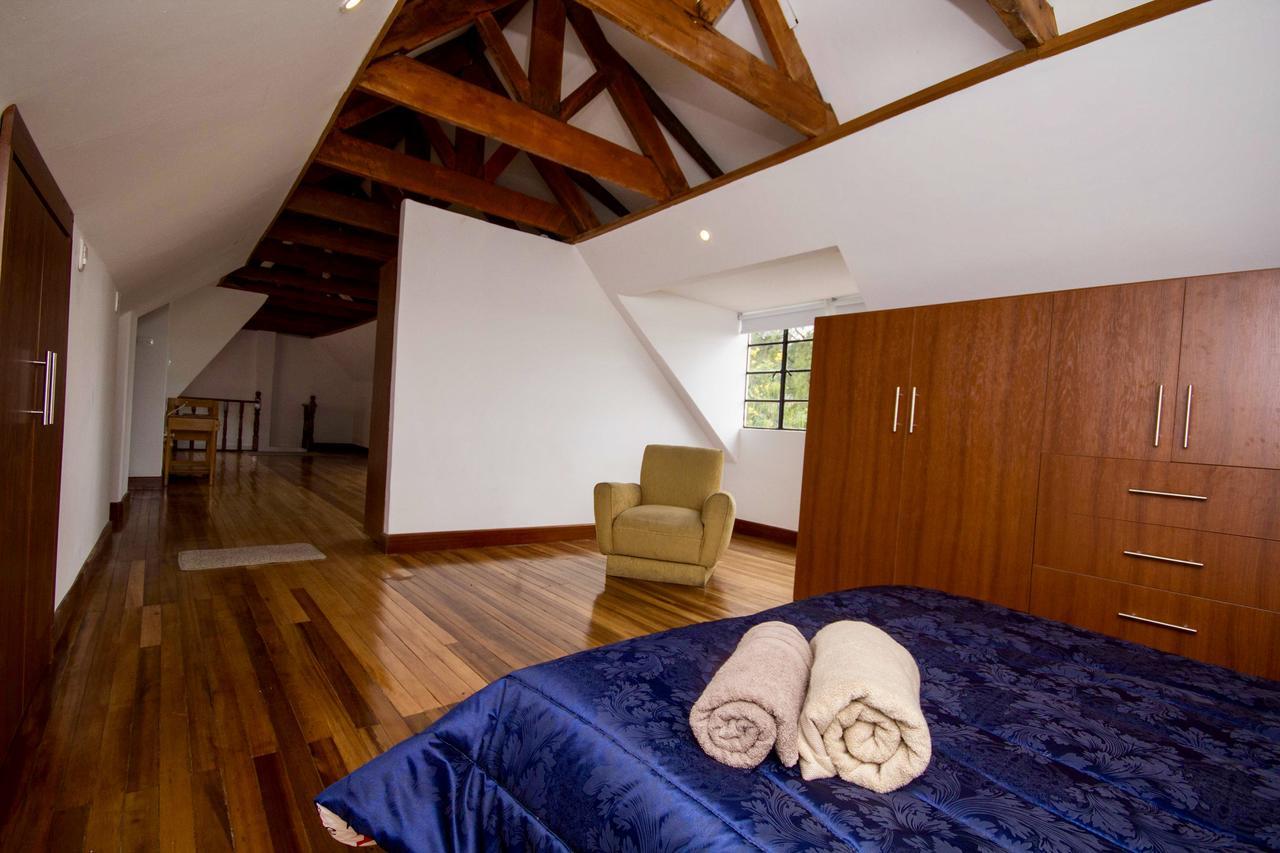 House For Groups - The Hostel Project Bogota Bagian luar foto